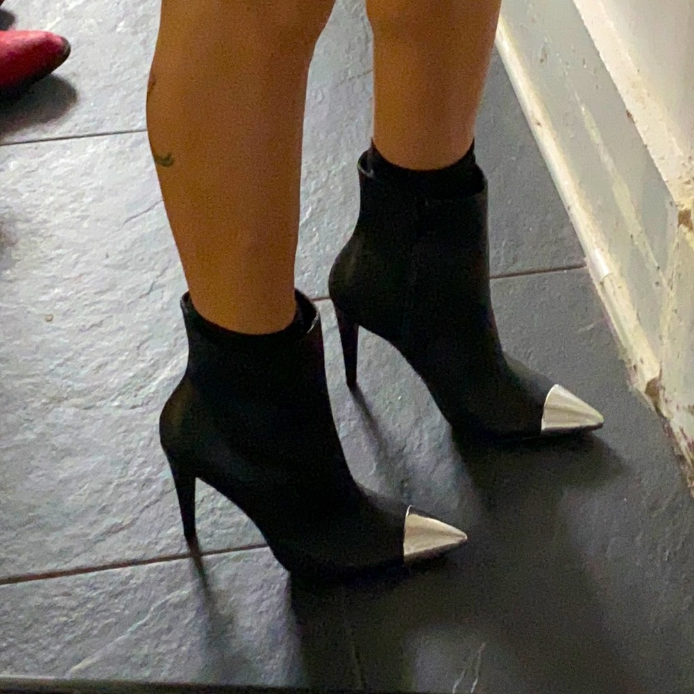 4 inch heel black boot